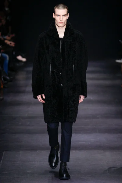 Look 19